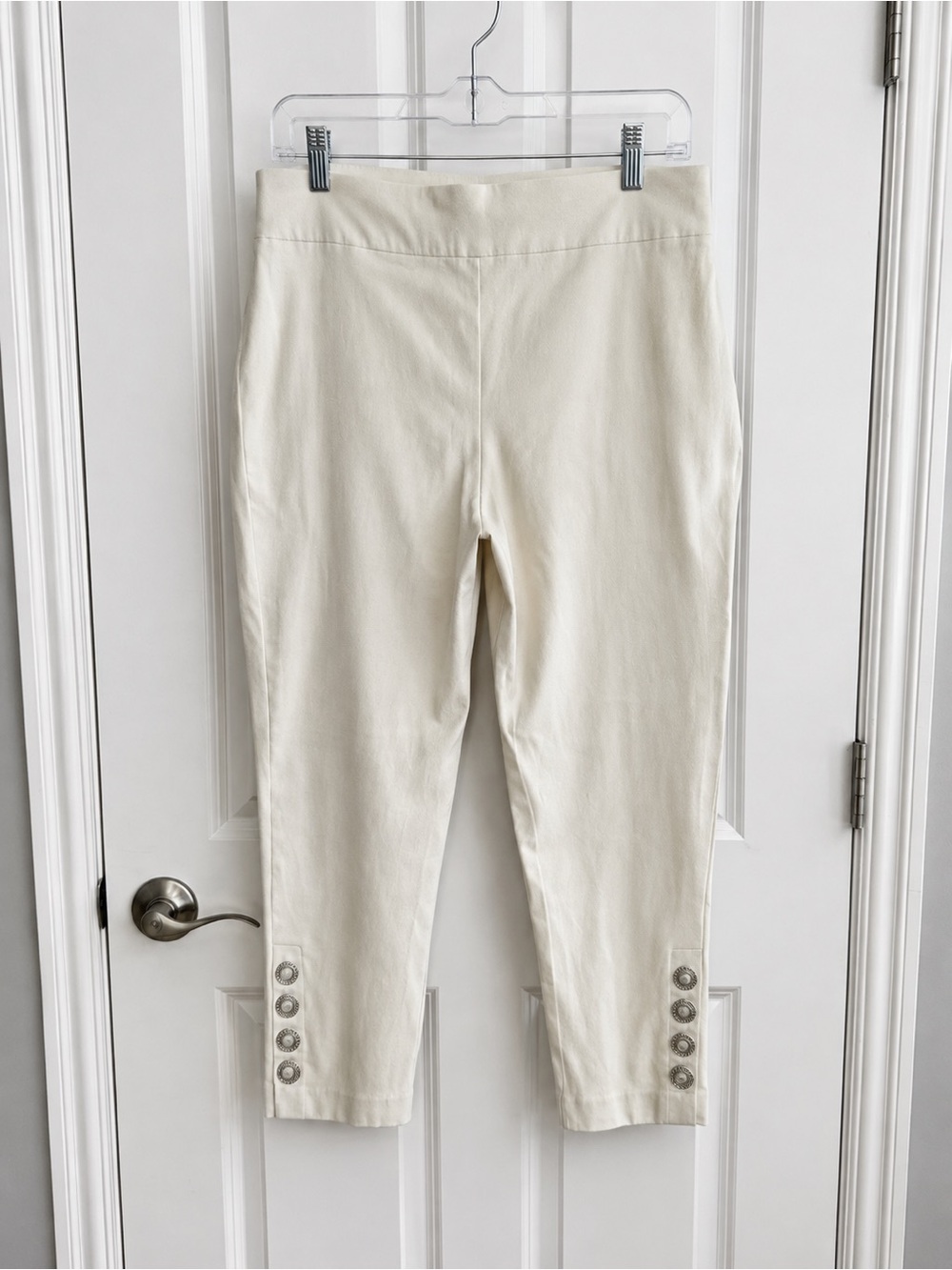 JM Collection Off-White Cropped Button-Hem Pull-On Pants